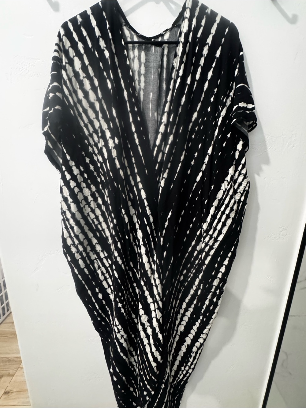 SO Black and White Tie-Dye Draped Open Kimono